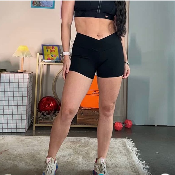 High Waisted Biker Shorts With Cross Waist - Picture 5 of 5